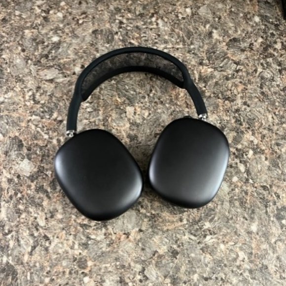 AirPod Maxes Black - Picture 2 of 3